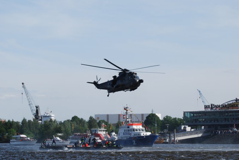 Ein Westland Sea King beim 820 Hamburger Hafengeburtstag am 09.05.09