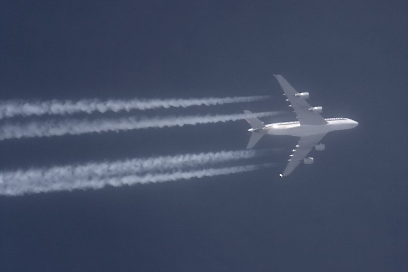 Singapore Airlines A380 trailing its contrail through the sky