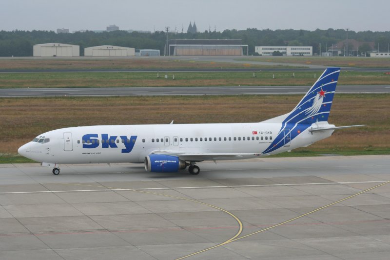 Sky Airlines B 737-430 TC-SKB am 28.06.2009 auf dem Flughafen Berlin-Tegel