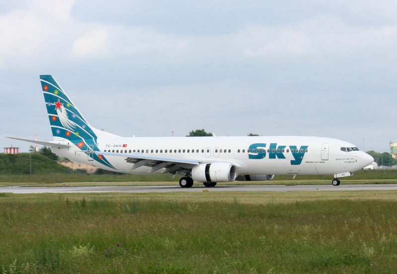 Sky Airlines B 737-8BK TC-SKH nach der Landung auf der ehemaligen Nordbahn des Flughafen berlin-Schnefeld am 02.06.2007
