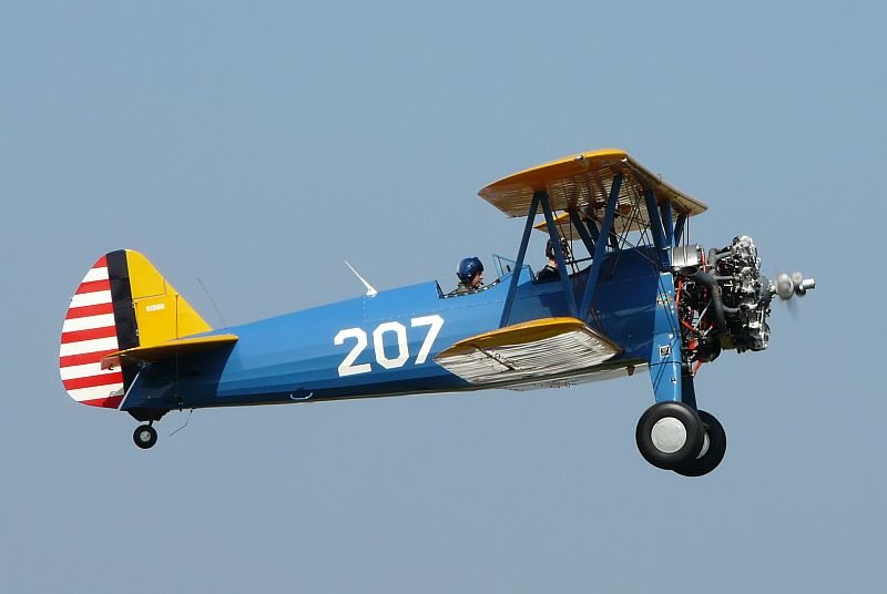 Diese wundersch�ne Stearman macht sich auf den Weg zu einem