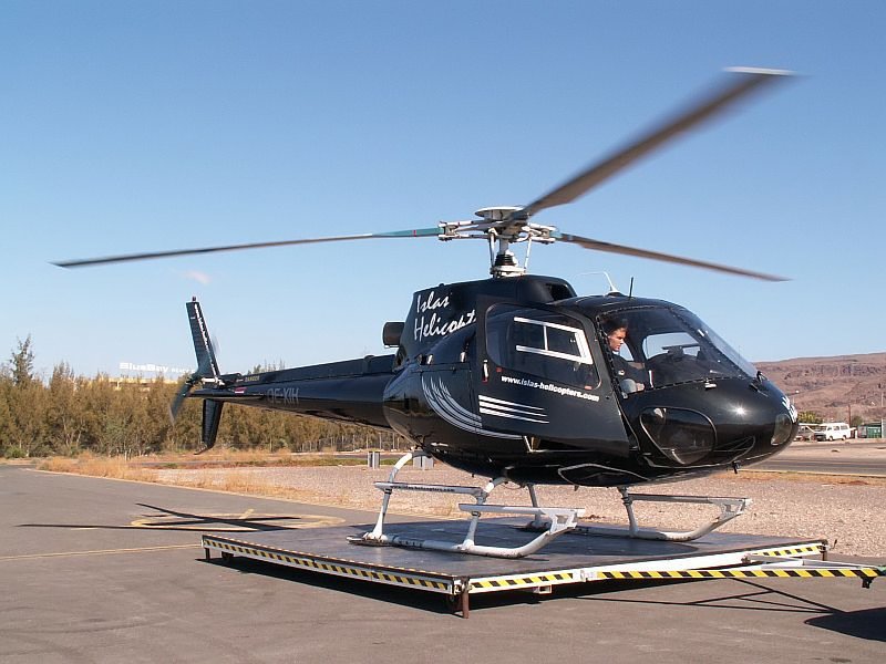 Dieser A�rospatiale AS 350B Ecureuil von Islas Helicopters macht sich