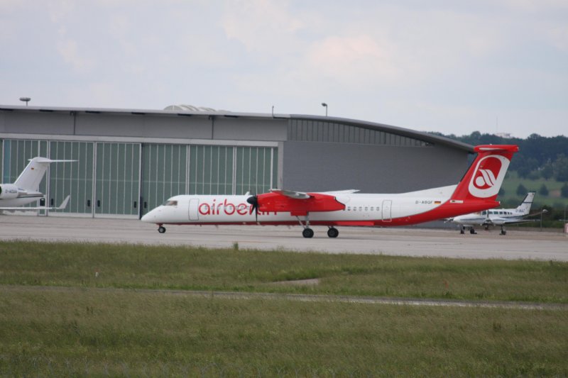 Eine De Havilland Canada DHC 8 der AIR BERLIN mit