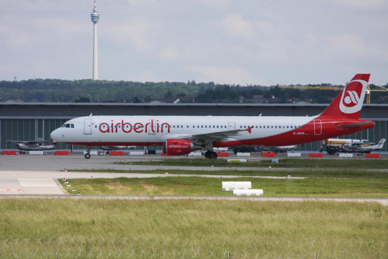 Ein Airbus A 321 der AIR BERLIN mit der Kennung