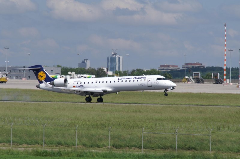 Ein Bombardier Inc CL-600-2C10 CRJ-701 der Lufthansa CityLine mit der