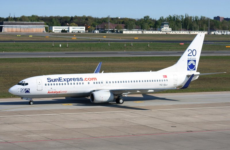 SunExpress B 737-8CX TC-SUJ in Sonderbemalung am 19.04.2009 auf dem Flughafen Berlin-Tegel