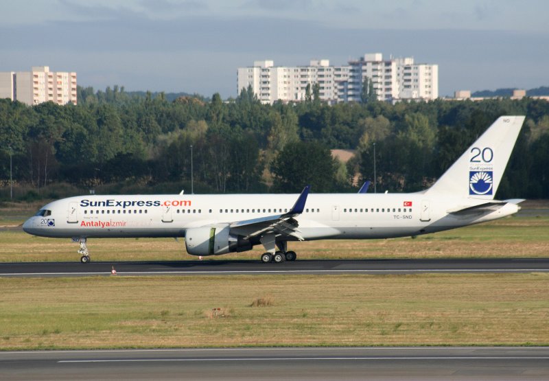 SunExpress B 757-2Q8(WL) TC-SND nach der Landung in Berlin-Tegel am 12.09.2009