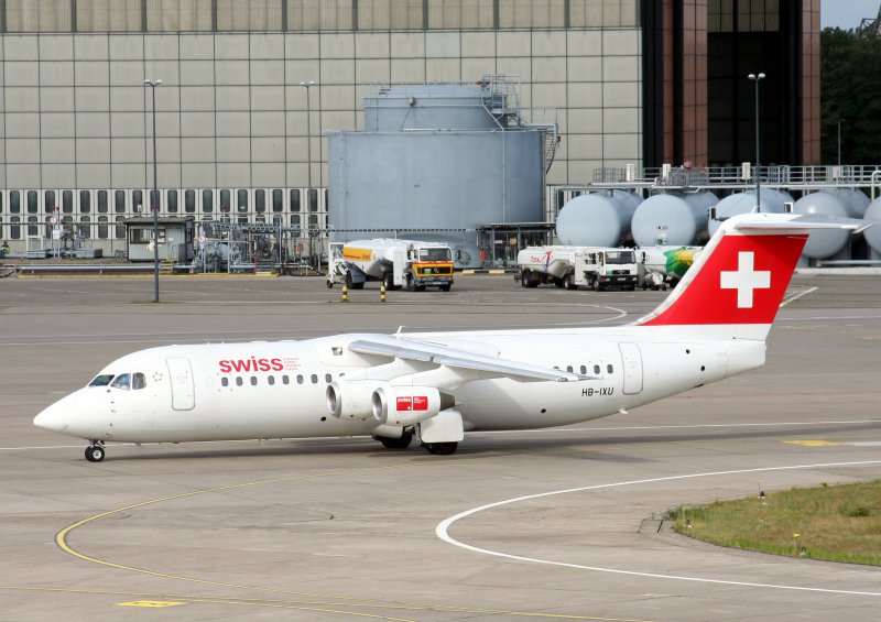 Swiss Avro Regjet RJ100 HB-IXU bei der Ankunft auf dem Flughafen Berlin-Tegel am 26.07.2009