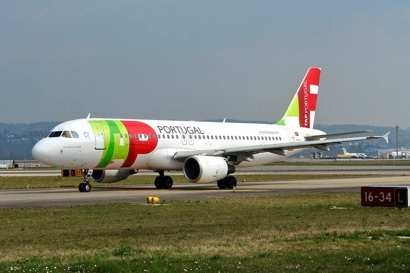 TAP Air Portugal, CS-TNG, Airbus A320-214. Eine interessante und moderne Bemalung hat die alte Farbgebung seit ein paar Jahren abgelst. Mir gefllt sie ganz gut. 5.4.2007