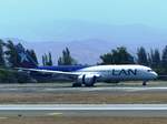 Boeing 787-9 Dreamliner, CC-BGJ, LAN, Aeropuerto Santiago de Chile (SCL), 5.1.2017