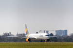 Condor Boeing 757-300 D-ABOK am Airport Hamburg Helmut Schmidt aufgenommen am 08.04.18