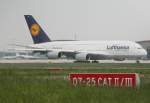 Lufthansa-Airbus A380 D-AIMA auf dem Weg zur Startbahn in Stuttgart am 02.06.10    