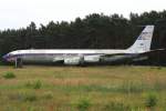 Dieses legendre Flugzeug (Boeing 707-458) verrottet in Tegel.