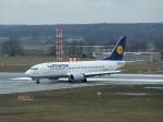 737-300  Hof  (D-ABXY, Flug LH 1052) verlsst die Runway in Dresden am 27.2.2009.
