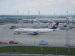 Ein Lufthansa Flugzeug im Mnchner Flughafen. Gemacht am 14.05.06. Leider Hab ich keine Weiteren Informationen ber dieses Bild.