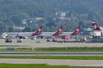 3 Helvetic Flugzeuge und ein Swiss Heckruder die am 15.9.18 in Zürich stehen.