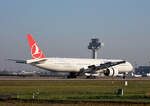 Turkish Airlines, Boeing B 777-3F2(ER), TC-JJG, BER, 09.10.2021