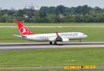 B 737-800 TC-JHK Turkish Airlines beim Aufsetzen in Dsseldorf - 24.07.2012