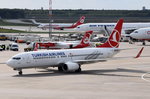TC-JGV Turkish Airlines Boeing 737-8F2(WL)  zum Gate in Tegel am 04.05.2016