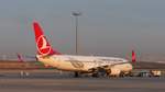 Turkish Airlines - TC-JGT - Boeing 737-8F2 in Istanbul-Sabiha Gökçen Airport (SAW) am Abend des 30.3.2016 