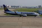 Ryanair, Boeing 737-800WL, Kennung: EI-EKE rollt zur Startbahn in Berlin-Schnefeld am 09.10.2010