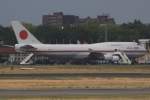 Eine Regierungsmaschine (Boeing 747) aus Japan beim Abstellfeld in  Tegel-Sd  am 21.