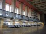Die riesige Abflughalle des ehemaligen  Weltflughafen  Berlin-Tempelhof, der  Mutter aller Flughfen  am 10.