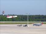 Danish Air Transport (DAT) Arospatiale ATR-72-202 OY-RUB hat zum Flug DTR 4571 nach Salzburg abgehoben, am Boden steht Dornier Do-228 D-CFFU von DLR Flugbetriebe;  Dresden-Klotzsche, 09.05.2008    