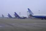 Fed-Ex-, South African Airways- und United Airlines-Maschinen stehen auf dem Frankfurter Flughafenvorfeld (06.02.10)