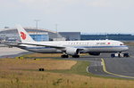 B-7877 Air China Boeing 787-9 Dreamliner  in Frankfurt am 06.08.2016 unterwegs zum Gate