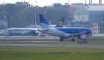 Die G-DBCB BMI Airlines A319-131 startet in Hamburg. Im Hintergrund steht die D-ABOB B707-430 der Lufthansa. (23.10.10)