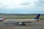 Onur Air Airbus A330 TC-OCA rollt nach der Landung in Hamburg Fuhlsbüttel zum Gate aufgenommen am 02.07.16