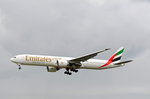 Emirates Boeing 777-300ER A6-EPC im Anflug auf Hamburg Fuhlsbüttel am 14.07.16 