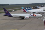 FedEx, N854FD, Boeing 777-FS2, CGN/EDDK, Köln-Bonn, 15.05.2016.
Dahinter parkend die Eurowings D-AXGC (Airbus A330-203).