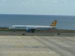 eine Maschine der schwedischen Gesellschaft Novair unterwegs auf dem Vorfeld von Arrecife/Lanzarote am 08.01.2010