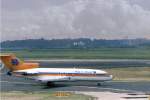 Eine Boeing 727 der Hapag/Lloyd aus Bastia/Korsika, ist gerade in Dsseldorf eingetroffen.
