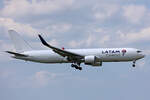 LATAM Cargo, N420LA, Boeing B767-316F, msn: 34627/948, 20.Mai 2023, AMS Amsterdam, Netherlands.