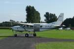 Cessna Caravan 208 D-FLIC rollt mit Fallschirmspringern an Bord zum Start auf dem Flugplatz Niershorst am 11.9.2010