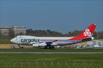 . LX-RCV, Boeing 747 von Cargolux Italia wird von einem Flugzeugschlepper über die Flughafenpiste vom Flughafen Luxemburg geschleppt.   20.04.2016