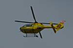 Rettungshubschrauber OE-XEQ  (Airbus Helikopter H 135) beim Überflug am Bahnhof St. Pölten aufgenommen. 03.06.2023