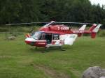 Dieser Notarzt-Rettungshubschrauber Eurocopter BK 117 ist eigentlich in Greifswald Zuhause.Zu seinen Einsatzgebiet zhlt auch die Insel Rgen.Am 24.Juli 2009 war der Hubschrauber in Bergen/Rgen