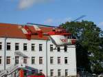 Erst wenige Meter aufgestiegen ist der Eurocopter BK 117,am 03.September 2012,vom Landeplatz am Klinikum Am Sund in Stralsund,