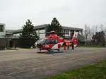 Ein EC 135 des DRF in Karlsbad Langensteinbach beim SRH Klinikum am 01.04.09