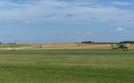 PZL 104 Wilga 35, D-EWRL beim Doppelschlepp mit dem SZD 50 Puchacz D-3829 und dem Astir SC D-7376. Flugplatz Gera (EDAJ), 13.8.2016