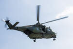  Helicopter NH-90 (78+33) setzt zur Landung an.
