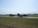 Mirage F1 auf dem Weg zum Start,  leichtes Jagd-und Mehrzweckkampfflugzeug aus Frankreich,  Erstflug 1966, ber Mach 2,  Flugschau Colmar-Meyenheim 2006,