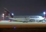 Diese Qatar Airbus stand ber Nacht in Dsseldorf. Das Bild stammt vom 13.11.2008