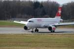 Ein Airbus A319 der Swiss rollt nach der Landung in Hamburg Fuhlsbttel von der Runway zum Gate.Aufgenommen am 30.03.09