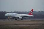 Ein Airbus A320 der Turkish Airlines in Hamburg Fuhlsbttel am 29.01.09