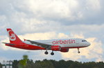 Air Berlin Airbus A320 D-ABZE vor der Landung in Hamburg Fuhlsbüttel am 02.10.16